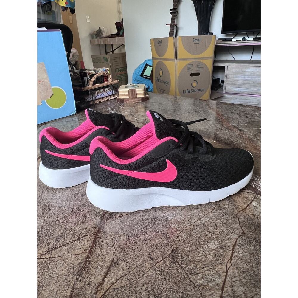 Nike Tanjun Athletic Shoes Women's Black Hyper Pink Size 5.5Y/7W Mesh